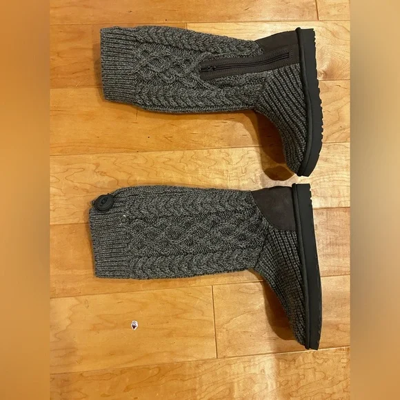 UGG Women's Classic Cardi Cabled Knit Gray Boots size 8 New without box - Picture 5 of 7